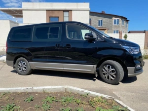 Hyundai H-1 (9 Seater)